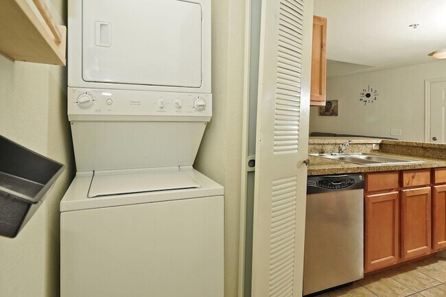 Building Photo - 3562 D'Avinci Way