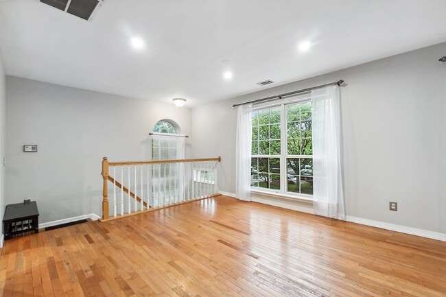 Building Photo - 11 Droyers Pointe Blvd