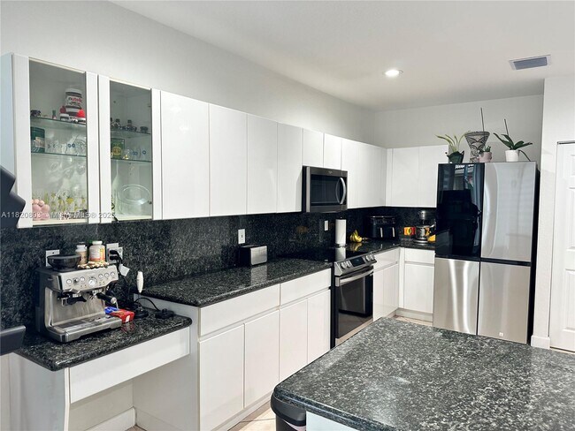 Building Photo - 10873 NW 71st St