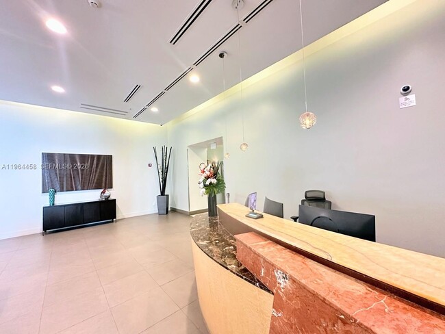 Building Photo - 665 NE 25th St