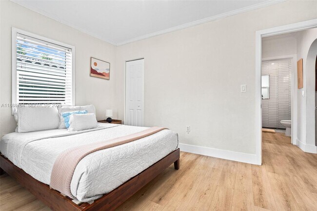 Building Photo - 1636 Arthur St