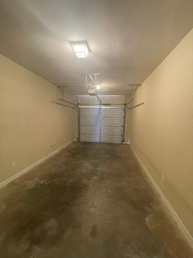 Building Photo - Eagle Landing Subdivision - Hardwood Floor...