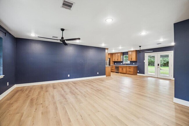 Building Photo - 1627 Crestdale Dr