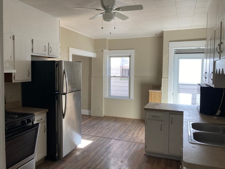 Kitchen Photo 2 - 2089 Fairview Ave