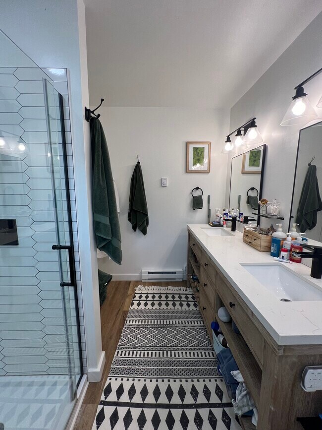 Building Photo - 168 Original Rd