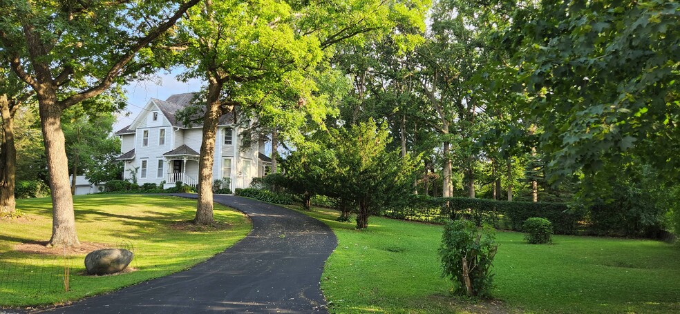 Building Photo - 18415 Hoffman Ave