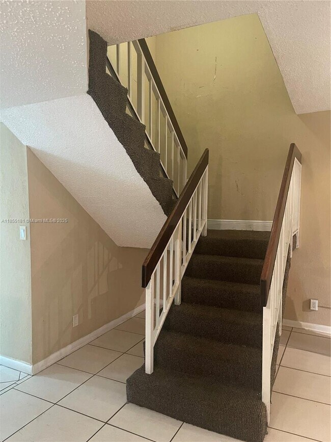 Building Photo - 6548 Racquet Club Dr