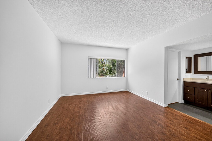 Building Photo - 3467 W 171st St