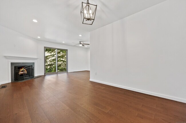 Building Photo - 75 Cos Cob Ave