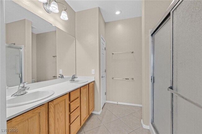 Building Photo - 2407 Jada Dr
