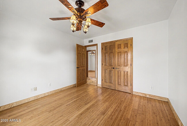 Building Photo - 5403 S Heather Dr