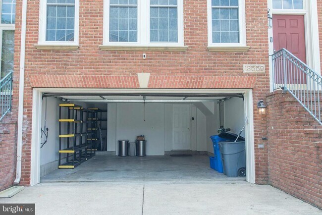 Building Photo - 13559 Flowerfield Dr
