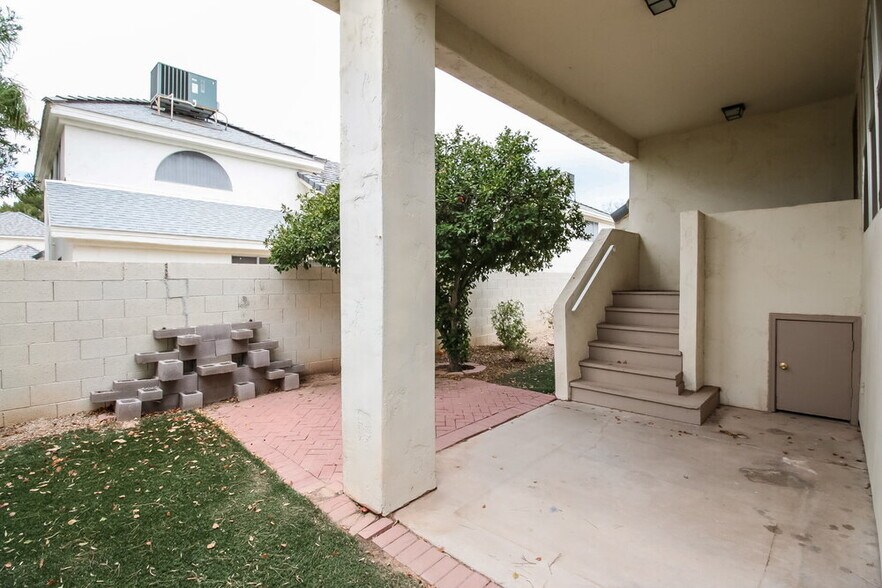 Building Photo - 1158 N Florence Dr