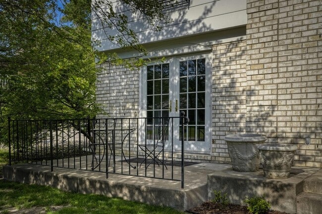 Building Photo - 5721 Londonderry Rd