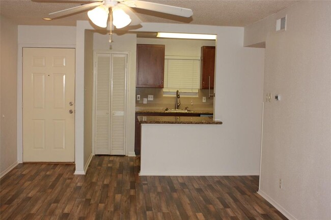 Building Photo - 12100 Melville Dr
