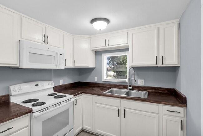 Building Photo - 522 Crawford St