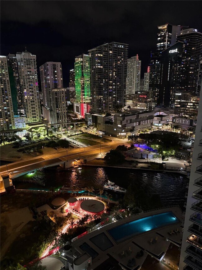 Building Photo - 90 SW 3rd St