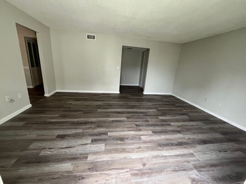 Building Photo - 525 Conway Rd