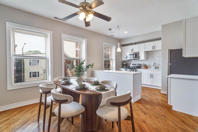 Building Photo - 2214 W Barry Ave