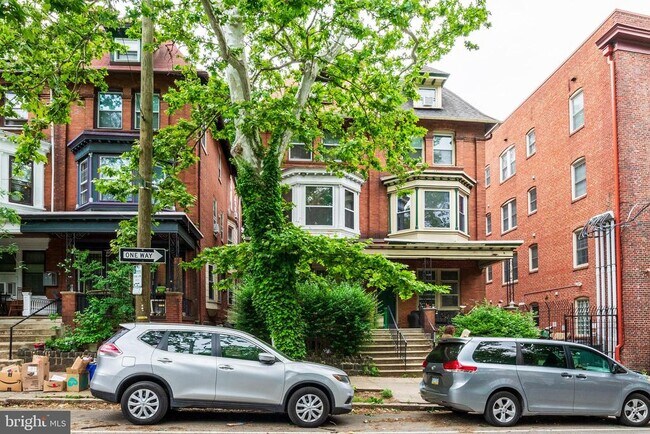 Building Photo - 316 S 43rd St