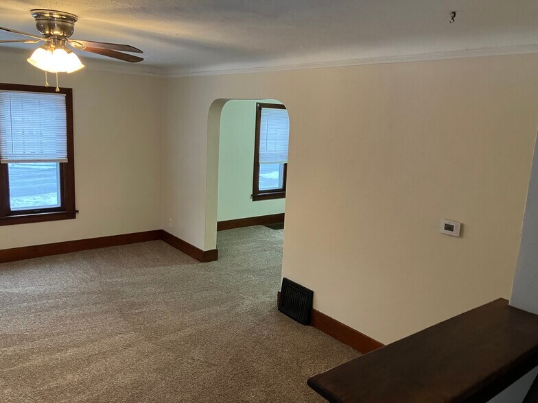 Living - 222 N Court St