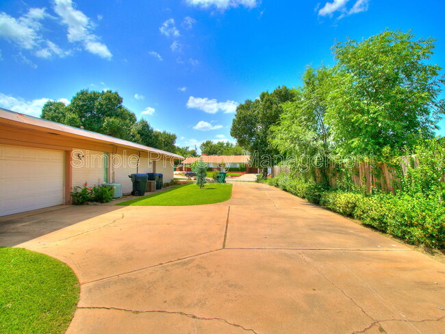 Building Photo - 3828 NW 64th St