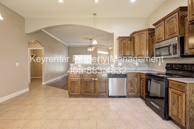 Building Photo - Spacious 4-Bedroom Home with Modern Upgrades & Prime Location
