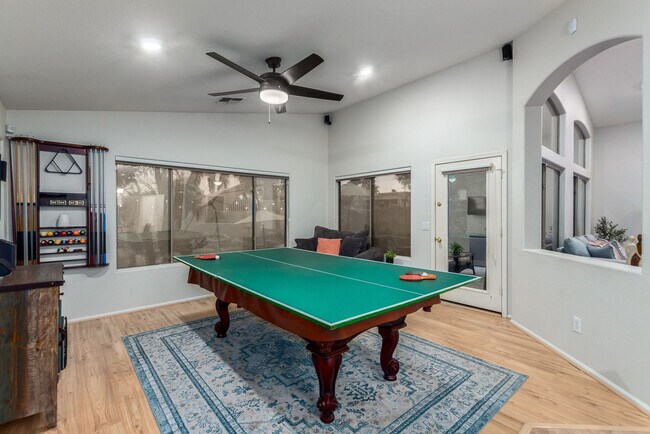 Building Photo - 214 N 165th Dr