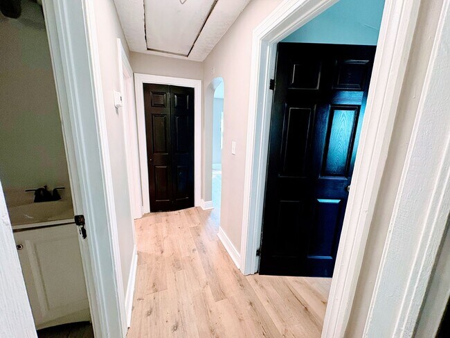 Building Photo - 2-4 Bedroom 1 Bathroom Home