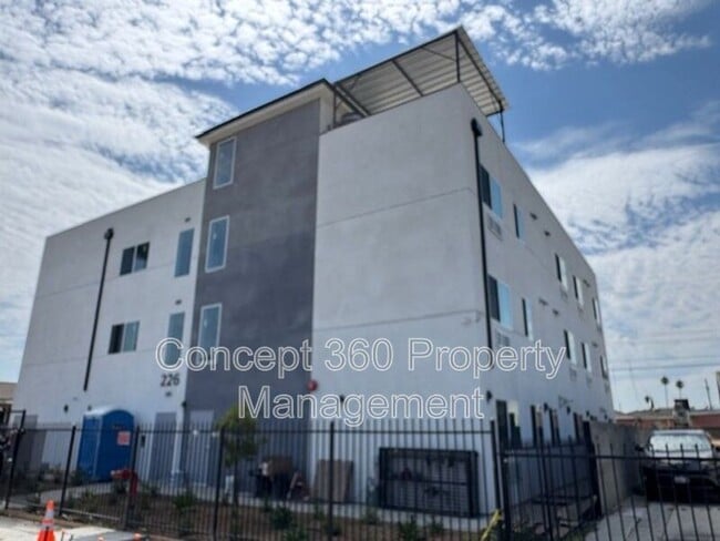 Building Photo - 226 W 87th St