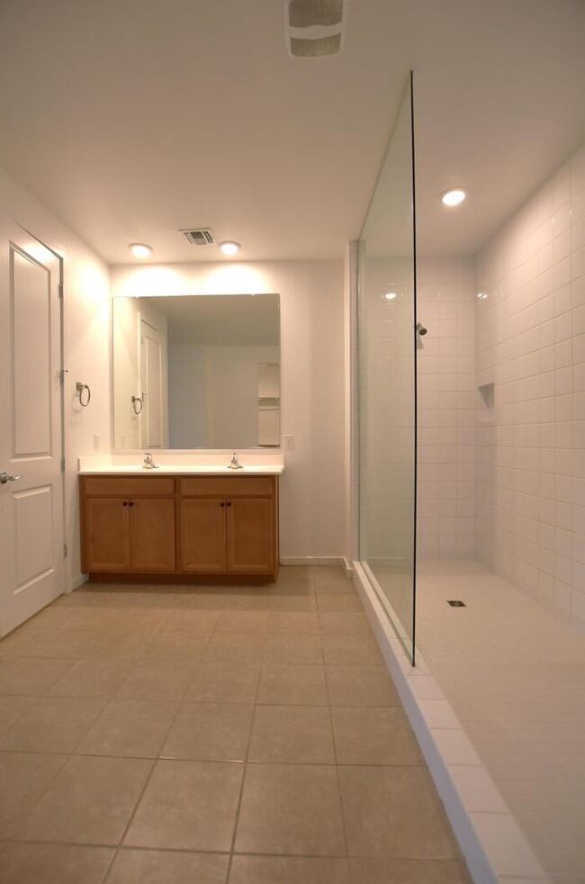 Building Photo - 4021 E Caitlin Dr