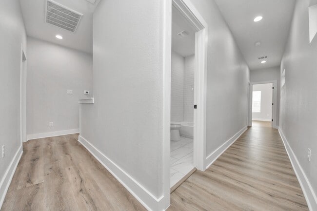 Building Photo - 4713 Talina Way