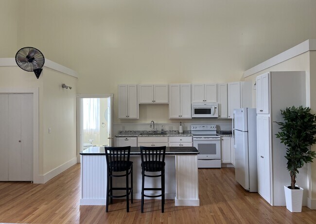 Building Photo - 24 Common St