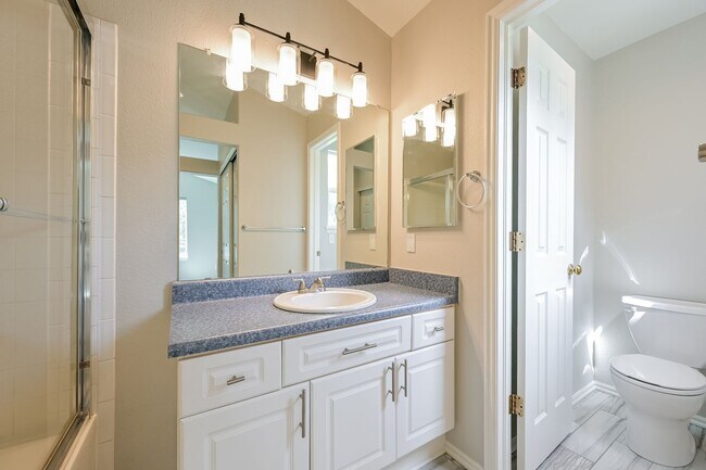 Building Photo - Highlands Ranch Newly Renovated 3 bed 2.5 ...
