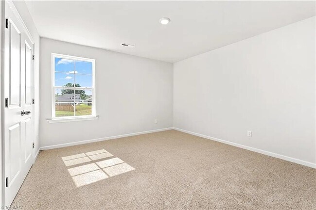 Building Photo - 304 Aspen Place Ct