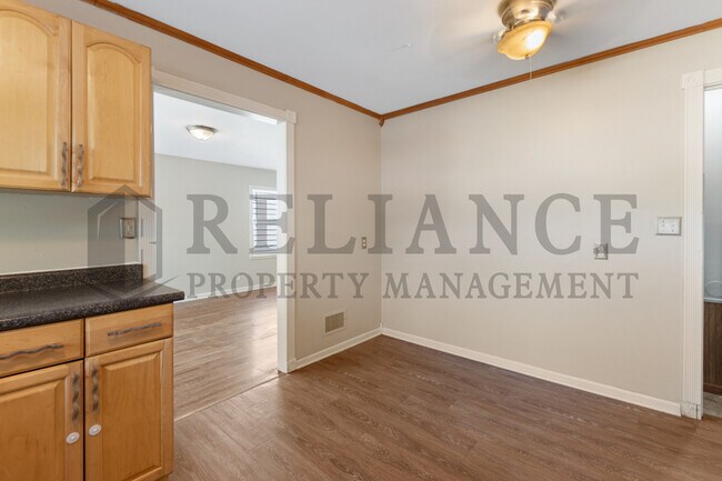 Building Photo - 1122 S Quentin St