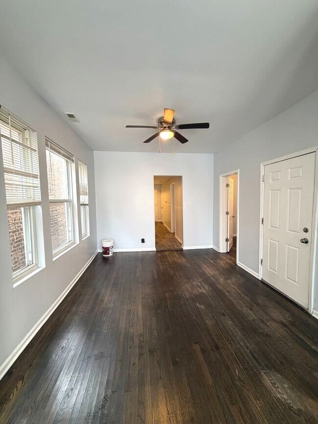 Building Photo - 7224 S St Lawrence Ave