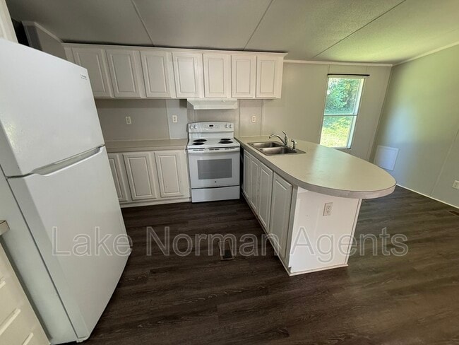 Building Photo - 1121 McRee Heights Cir