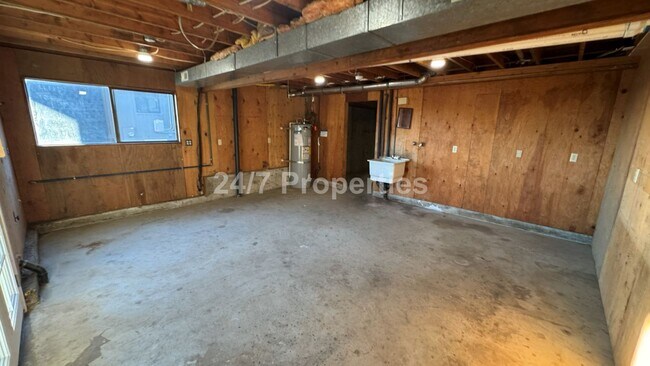 Building Photo - 3 BD I 3.5 BA Home - Separate Living Areas