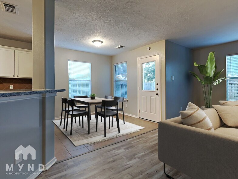 Building Photo - 10507 Scenic Cove Ct