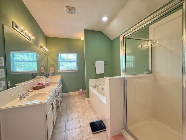 Building Photo - 4027 Park Thicket