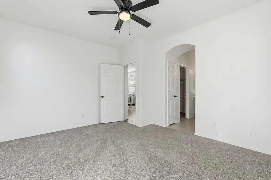 Building Photo - 5185 S Eileen Dr