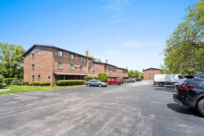 Building Photo - 15128 Quail Hollow Dr
