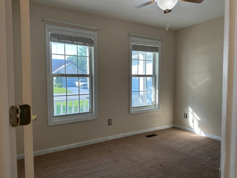Building Photo - 8400 English Saddle Dr