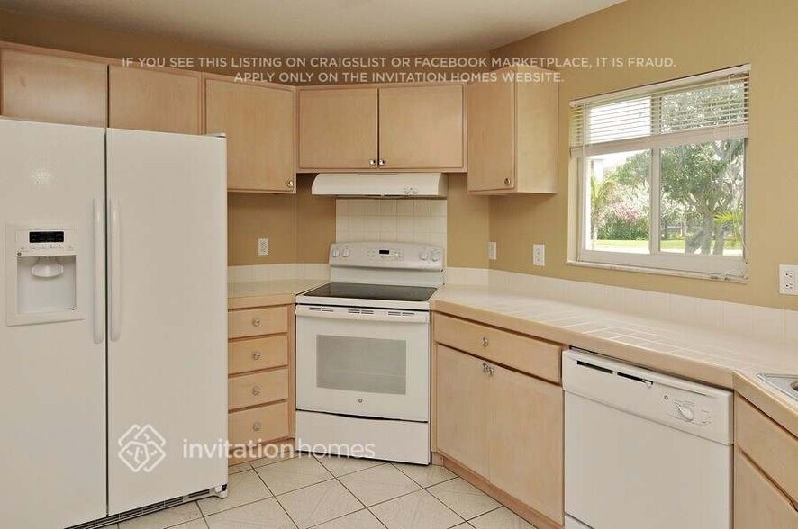 Building Photo - 908 35th Ave Dr W