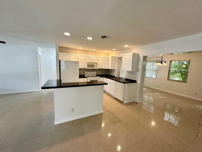 Building Photo - 308 SE 12th St