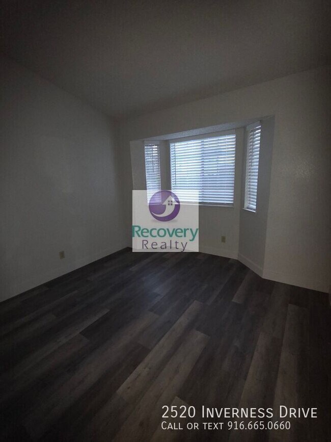 Building Photo - 2520 Inverness Dr