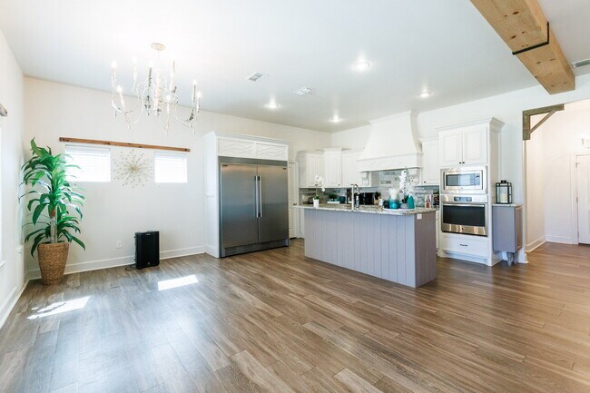 Building Photo - Luxury 4-Bedroom, 3-Bathroom Home in Kelse...