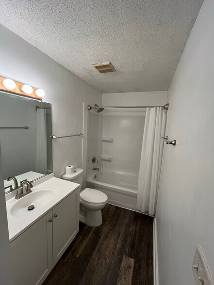 Building Photo - 707 Watrous Ave