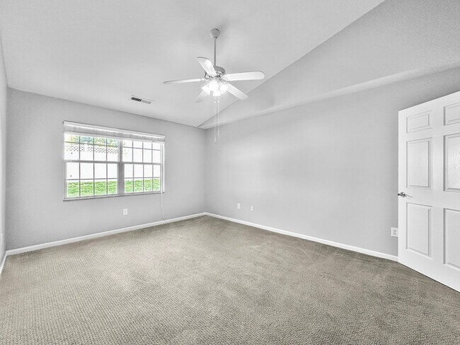 Building Photo - Beautiful 2 Beds 1.5 Bath Villa